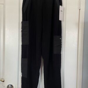 Alo Yoga Micro-Sherpa High Waist Soltice Sweatpants in black size M Women’s